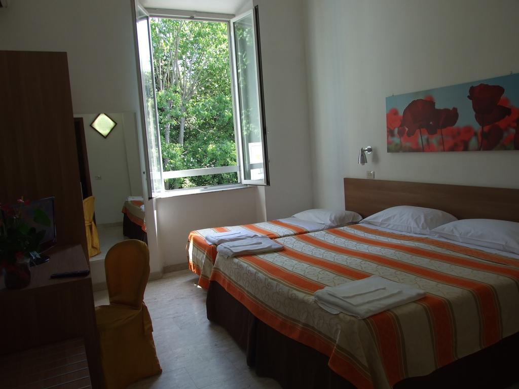 Hotel Derna Viareggio Quarto foto