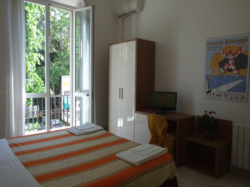 Hotel Derna Viareggio Quarto foto