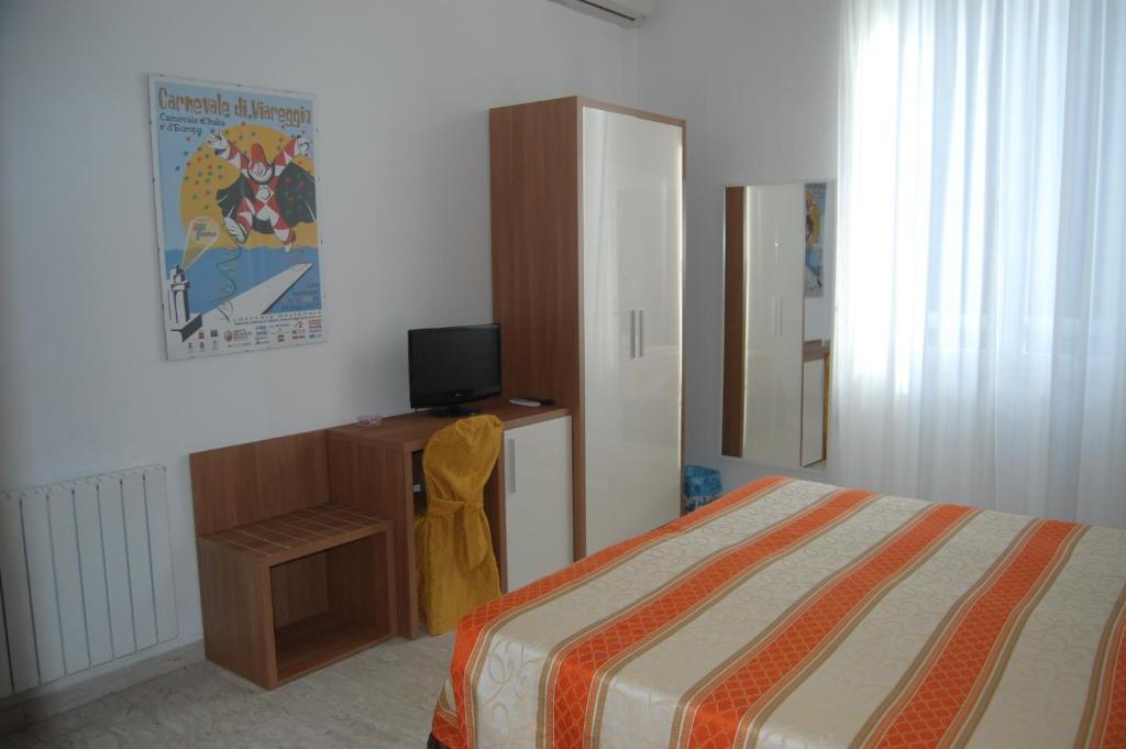 Hotel Derna Viareggio Quarto foto