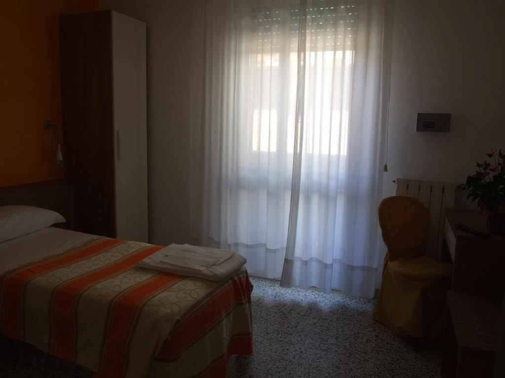 Hotel Derna Viareggio Exterior foto