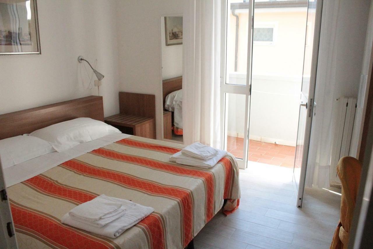 Hotel Derna Viareggio Exterior foto