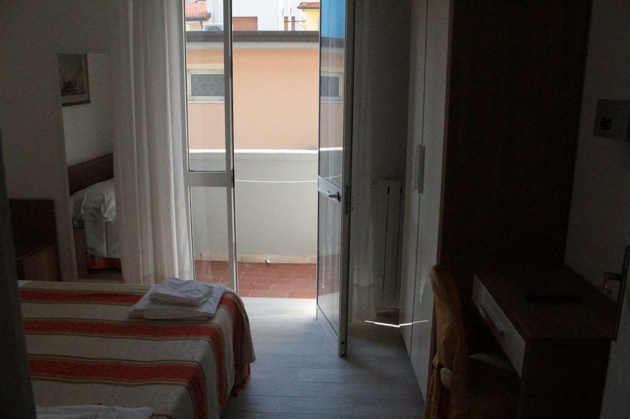 Hotel Derna Viareggio Exterior foto